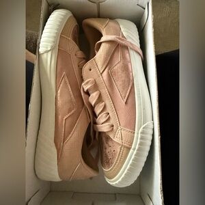 Brand new blowfish pink and white tennis shoe sneaker size 8.5 lace up